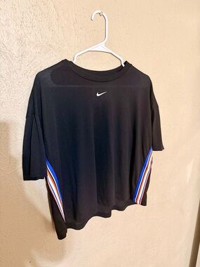 Nike Pro Black crop Tee with red, white & blue Side Stripes 💙♥️